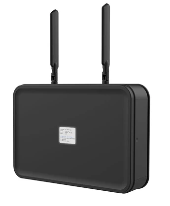 Industrial wireless communication gateway with dual antennas for fire alarm and security systems